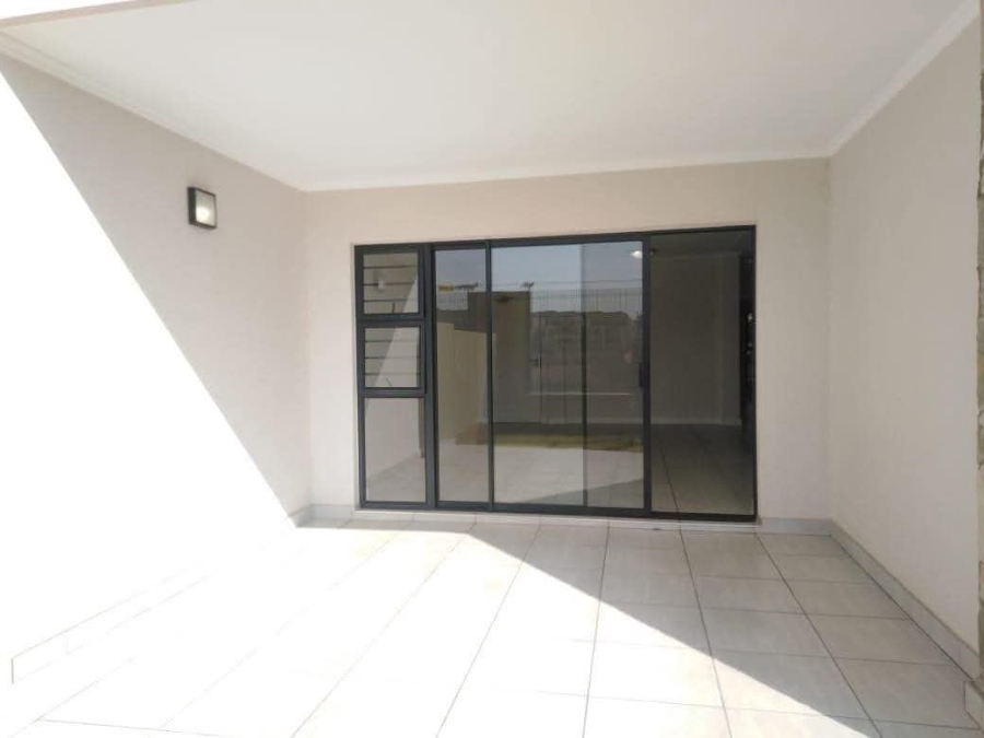 To Let 3 Bedroom Property for Rent in Waterfall Gauteng