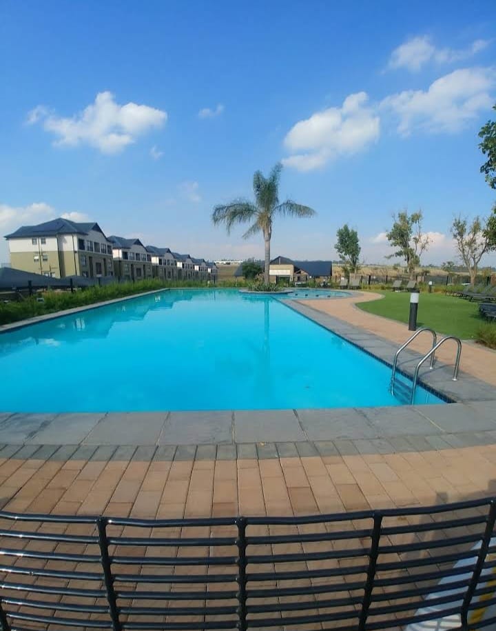 To Let 3 Bedroom Property for Rent in Waterfall Gauteng