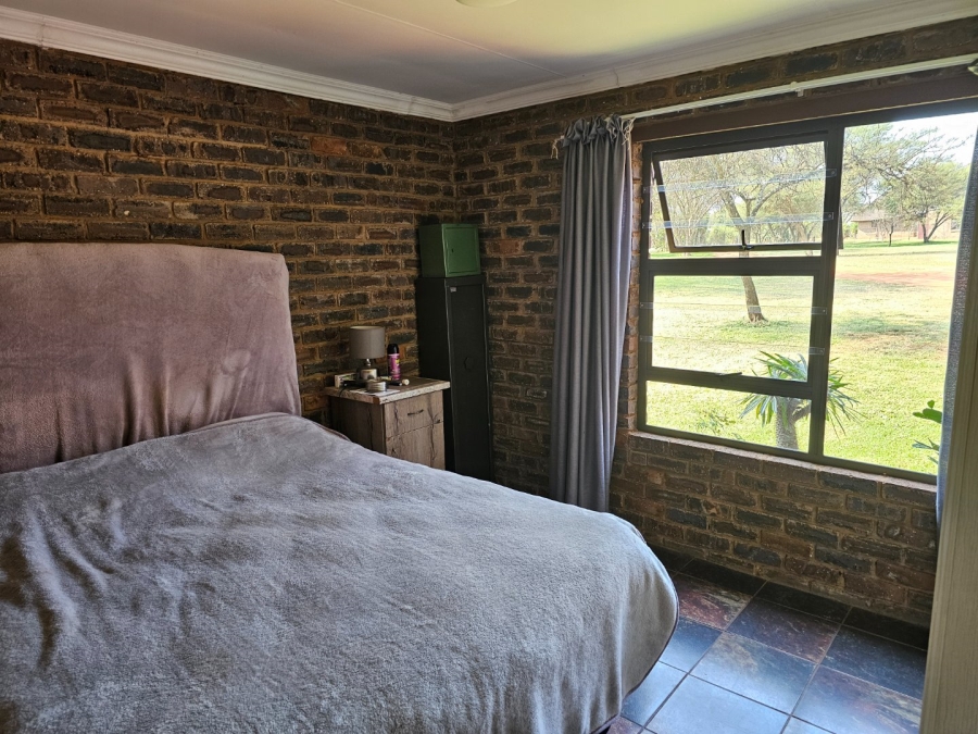5 Bedroom Property for Sale in Kameeldrift East Gauteng