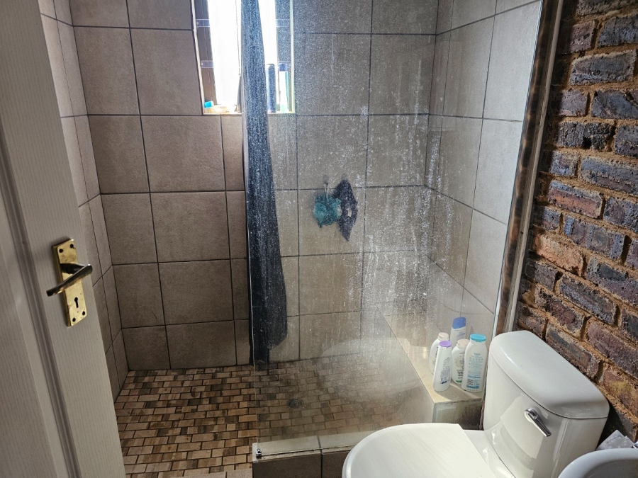 5 Bedroom Property for Sale in Kameeldrift East Gauteng