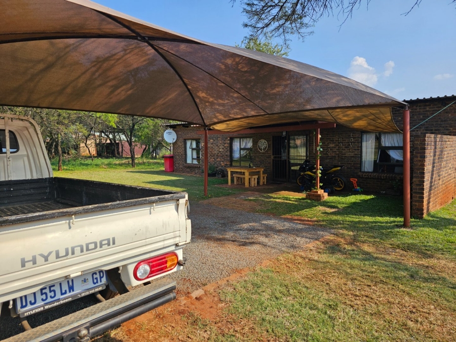 5 Bedroom Property for Sale in Kameeldrift East Gauteng