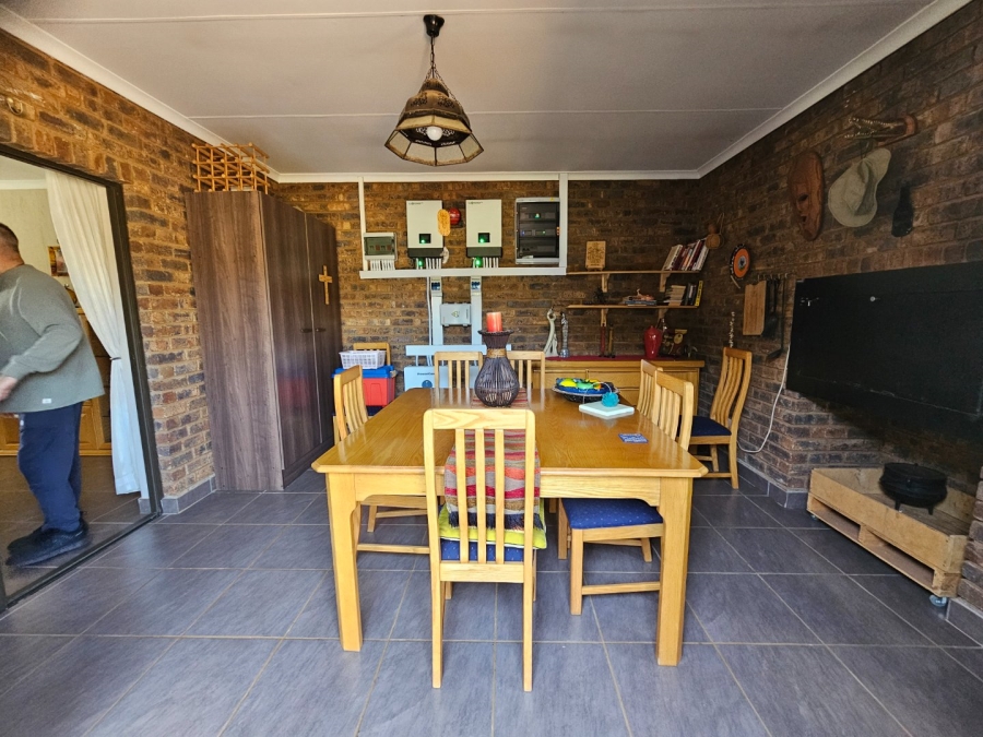 5 Bedroom Property for Sale in Kameeldrift East Gauteng