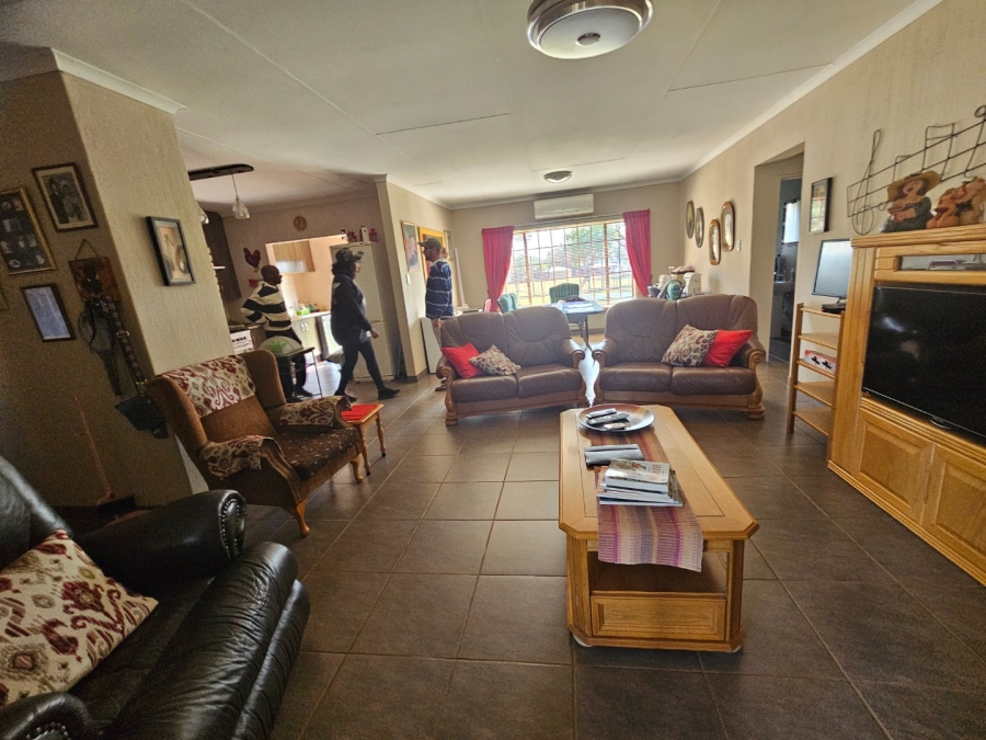 5 Bedroom Property for Sale in Kameeldrift East Gauteng