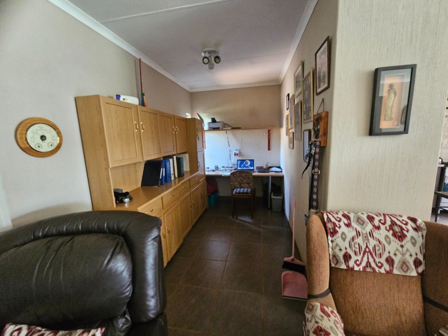 5 Bedroom Property for Sale in Kameeldrift East Gauteng
