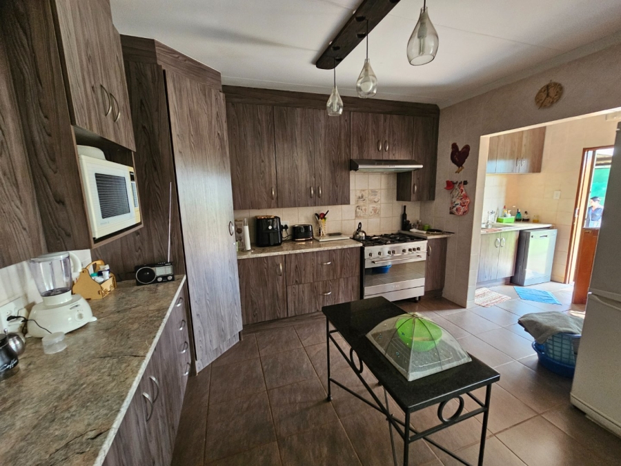 5 Bedroom Property for Sale in Kameeldrift East Gauteng