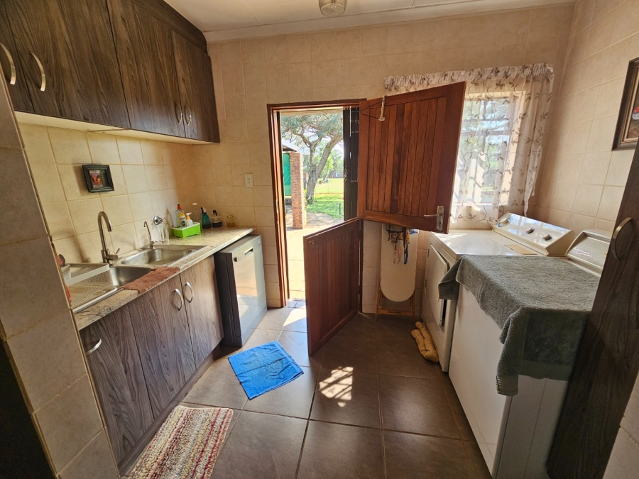 5 Bedroom Property for Sale in Kameeldrift East Gauteng