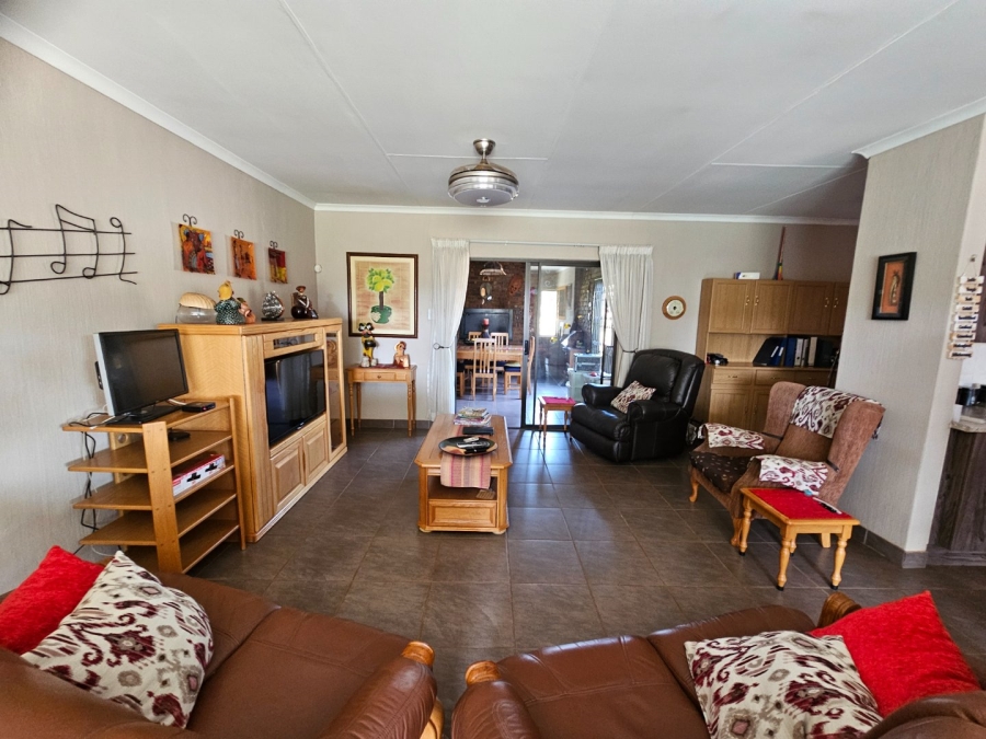5 Bedroom Property for Sale in Kameeldrift East Gauteng