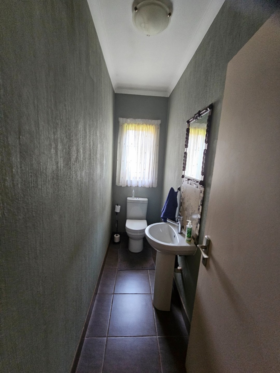 5 Bedroom Property for Sale in Kameeldrift East Gauteng