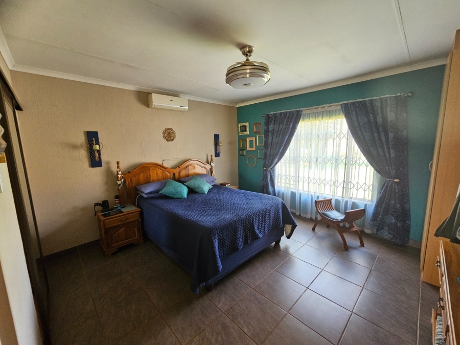 5 Bedroom Property for Sale in Kameeldrift East Gauteng