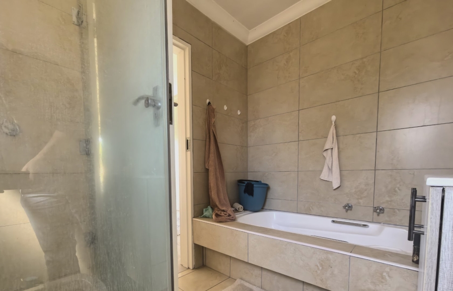 2 Bedroom Property for Sale in Lonehill Gauteng