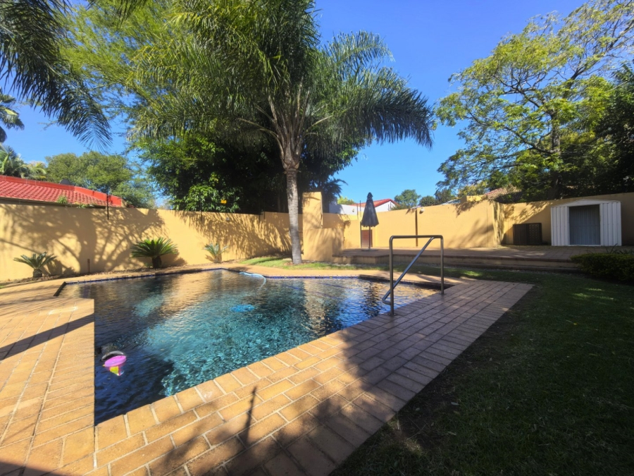 2 Bedroom Property for Sale in Lonehill Gauteng