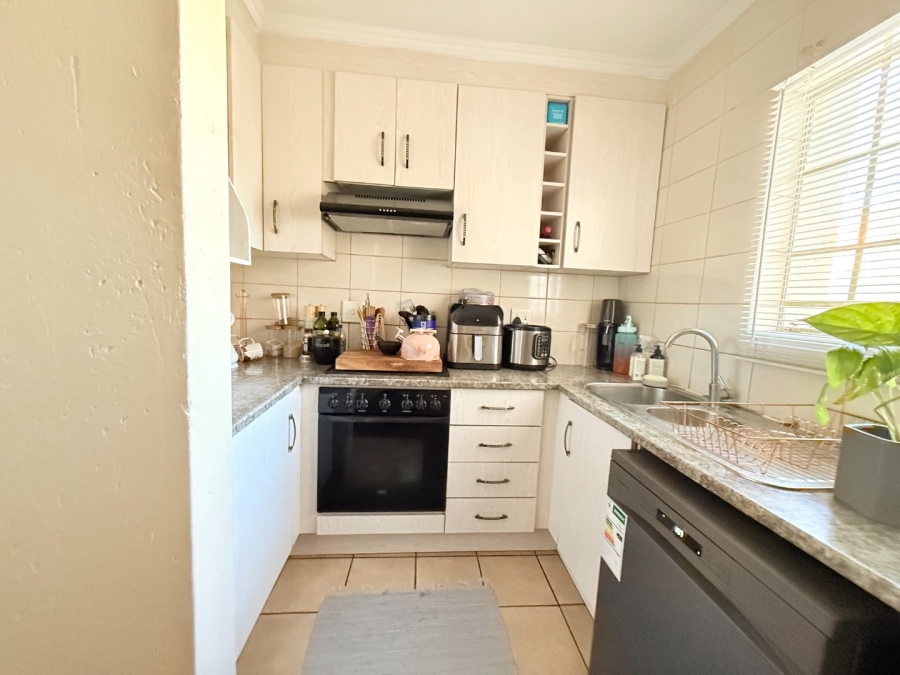 2 Bedroom Property for Sale in Erand Gardens Gauteng
