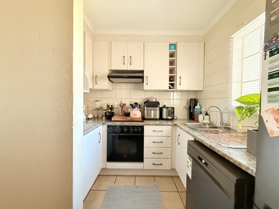 2 Bedroom Property for Sale in Erand Gardens Gauteng
