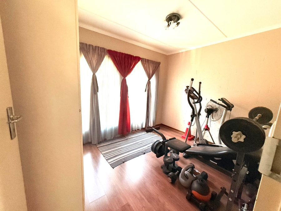 2 Bedroom Property for Sale in Erand Gardens Gauteng