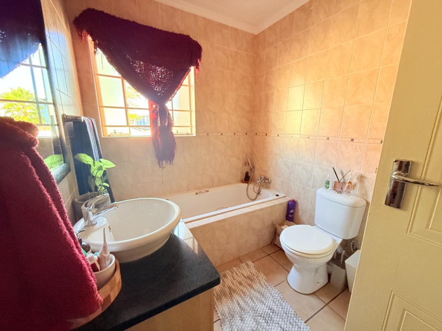 2 Bedroom Property for Sale in Erand Gardens Gauteng