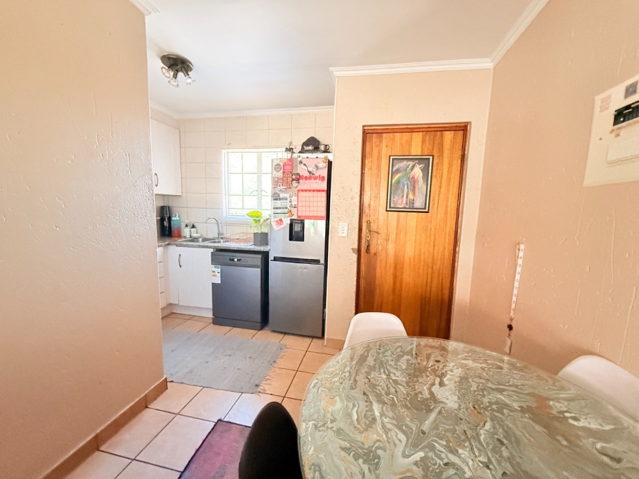 2 Bedroom Property for Sale in Erand Gardens Gauteng