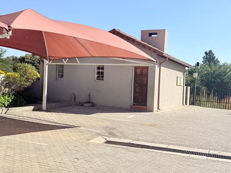 2 Bedroom Property for Sale in Erand Gardens Gauteng