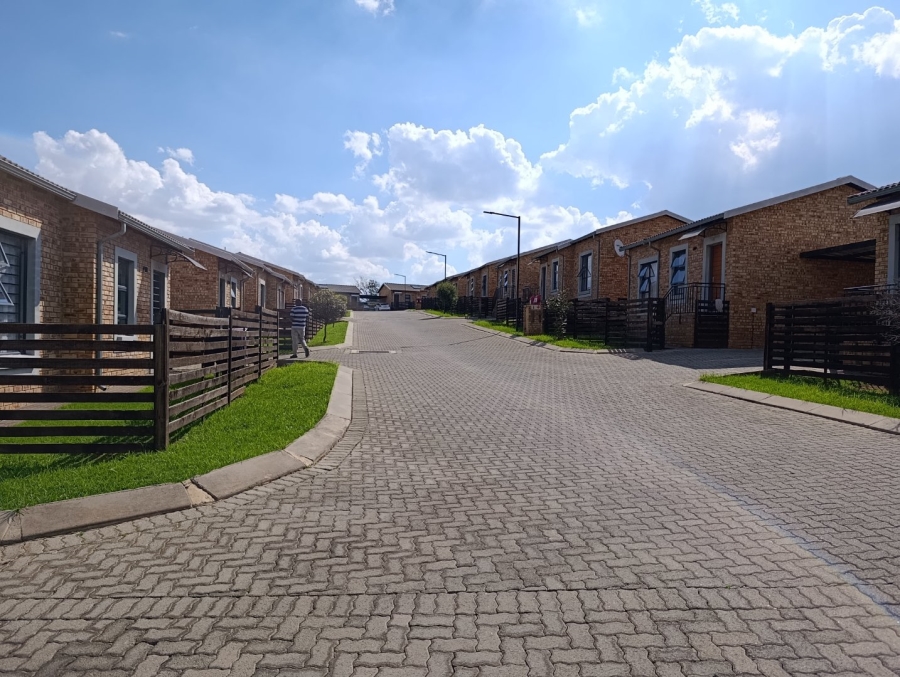 1 Bedroom Property for Sale in Groblerpark Gauteng