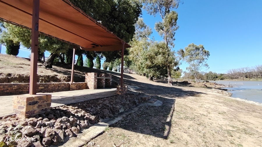 Commercial Property for Sale in Vischgat Gauteng