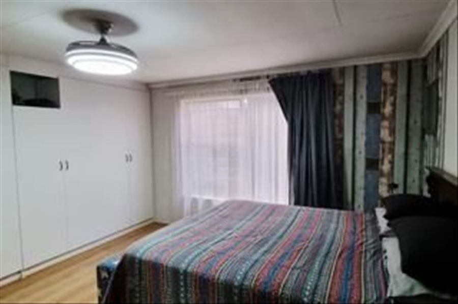 4 Bedroom Property for Sale in Glen Marais Gauteng