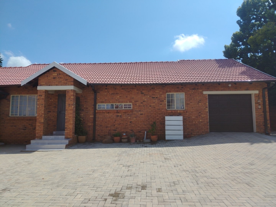 2 Bedroom Property for Sale in Elardus Park Gauteng