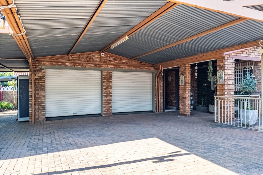 4 Bedroom Property for Sale in Ninapark Gauteng