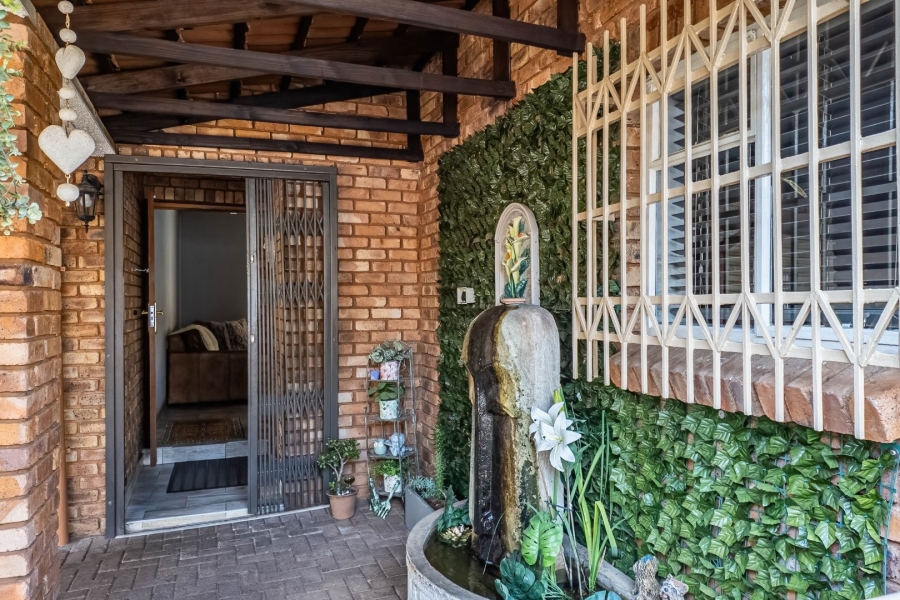 4 Bedroom Property for Sale in Ninapark Gauteng