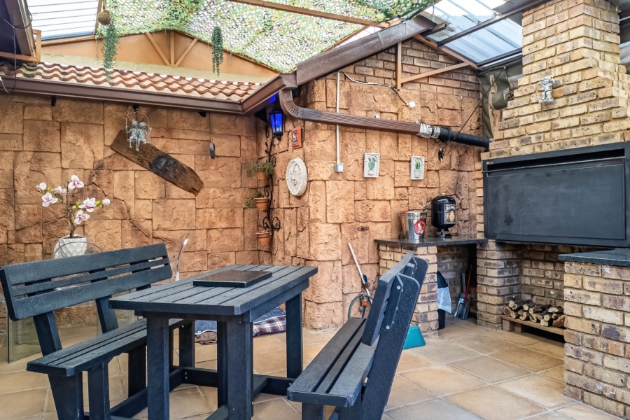 4 Bedroom Property for Sale in Ninapark Gauteng
