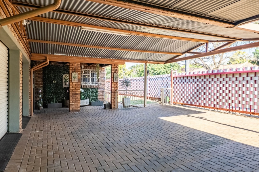 4 Bedroom Property for Sale in Ninapark Gauteng