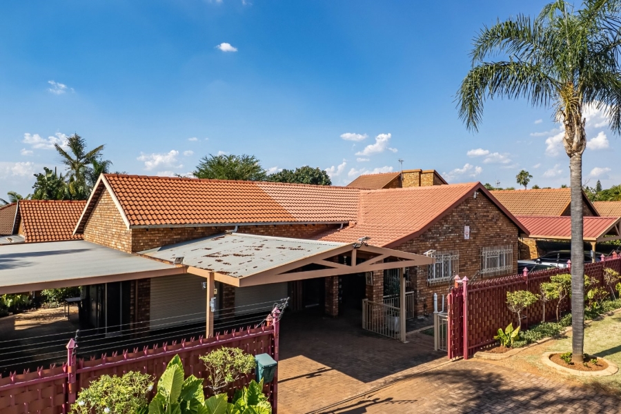 4 Bedroom Property for Sale in Ninapark Gauteng