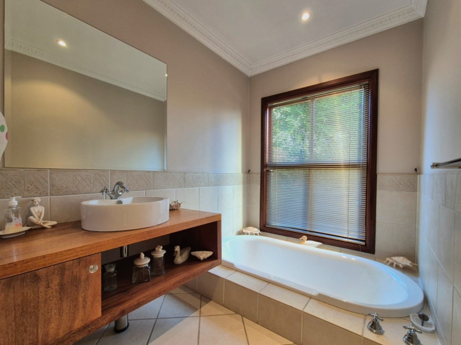 4 Bedroom Property for Sale in Woodhill Estate Gauteng