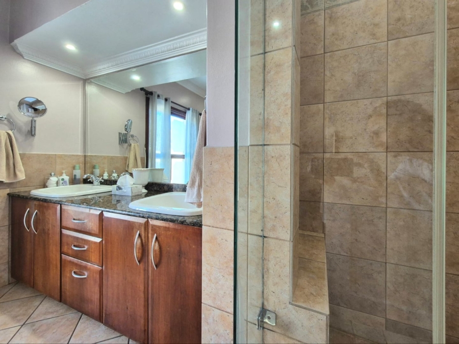 4 Bedroom Property for Sale in Woodhill Estate Gauteng