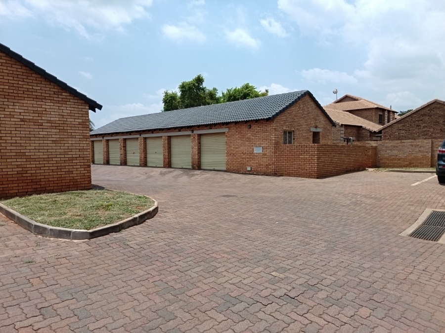 2 Bedroom Property for Sale in Monavoni Gauteng