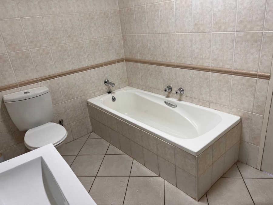 3 Bedroom Property for Sale in Faerie Glen Gauteng