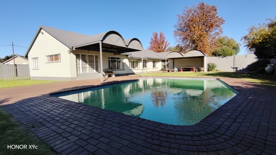 4 Bedroom Property for Sale in Meyerton Central Gauteng