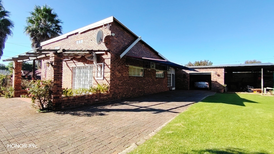 4 Bedroom Property for Sale in Meyerton Central Gauteng