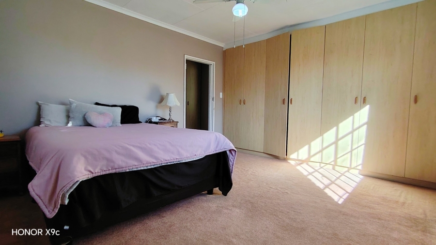 4 Bedroom Property for Sale in Meyerton Central Gauteng