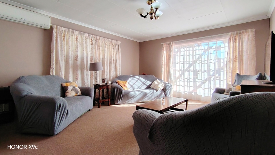 4 Bedroom Property for Sale in Meyerton Central Gauteng