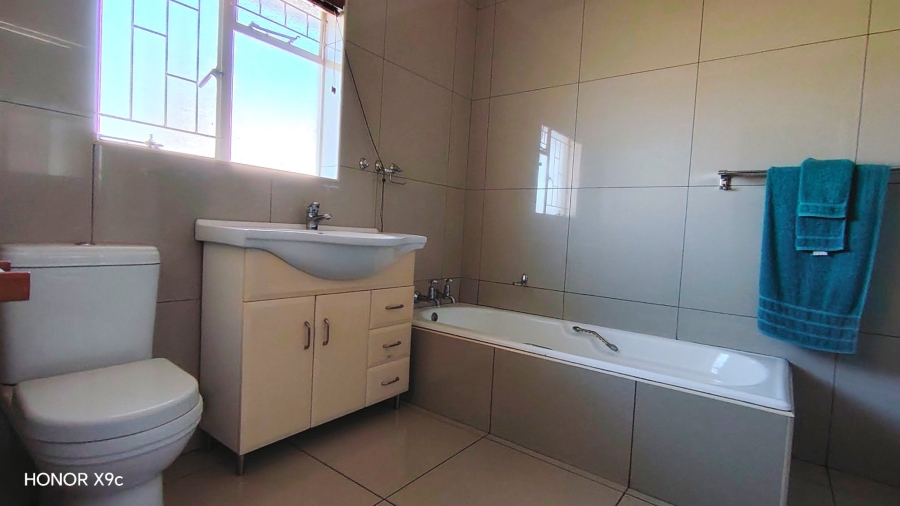 4 Bedroom Property for Sale in Meyerton Central Gauteng