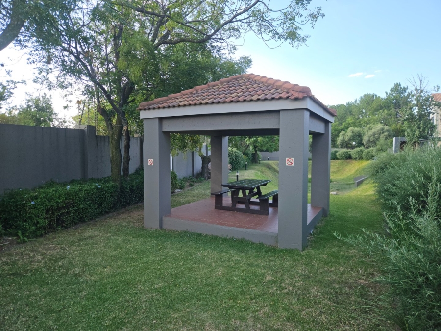 2 Bedroom Property for Sale in Lonehill Gauteng