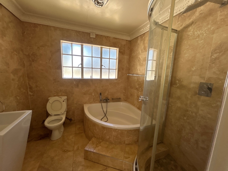 4 Bedroom Property for Sale in Vorna Valley Gauteng