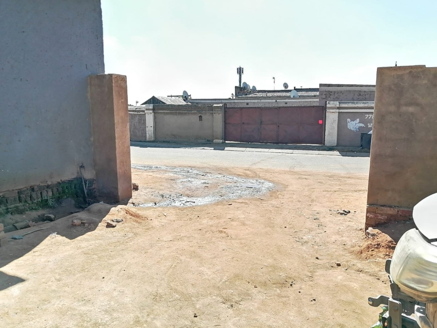 To Let Commercial Property for Rent in Mqantsa Gauteng