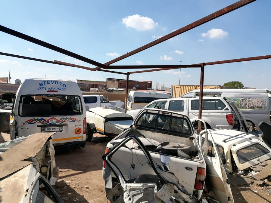 To Let Commercial Property for Rent in Mqantsa Gauteng
