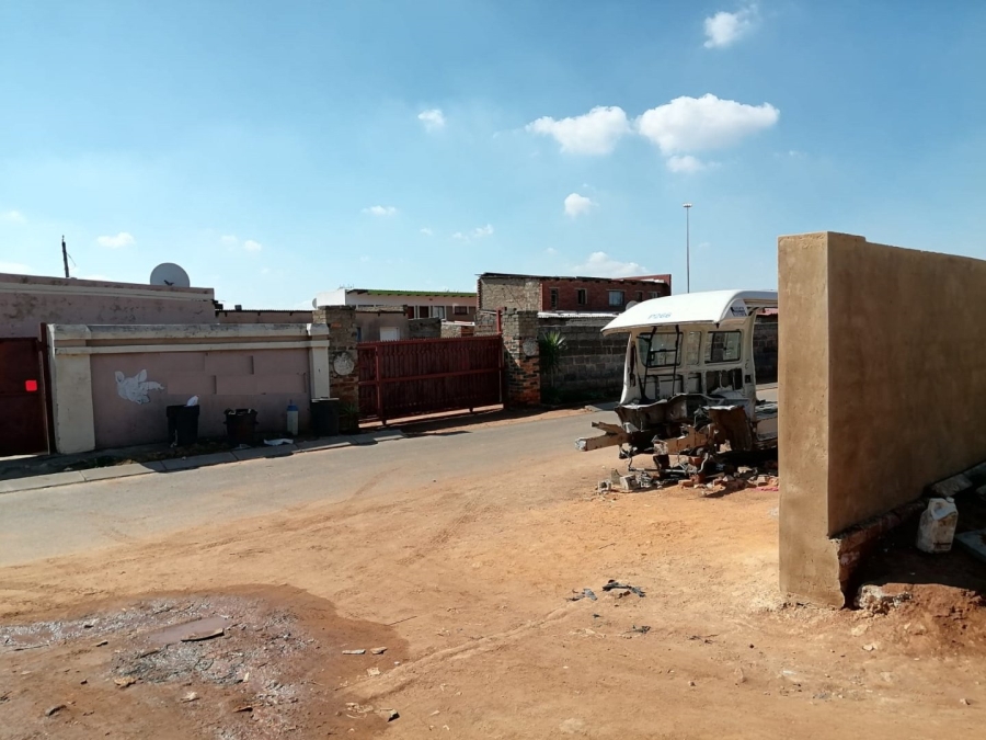 To Let Commercial Property for Rent in Mqantsa Gauteng