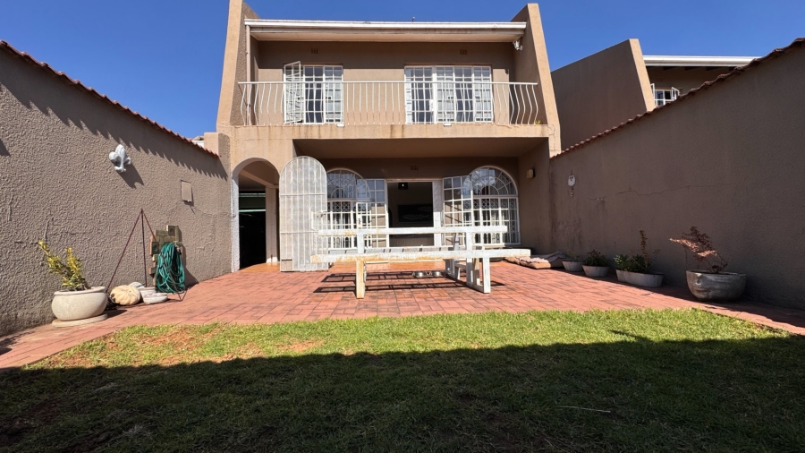3 Bedroom Property for Sale in Three Rivers Proper Gauteng