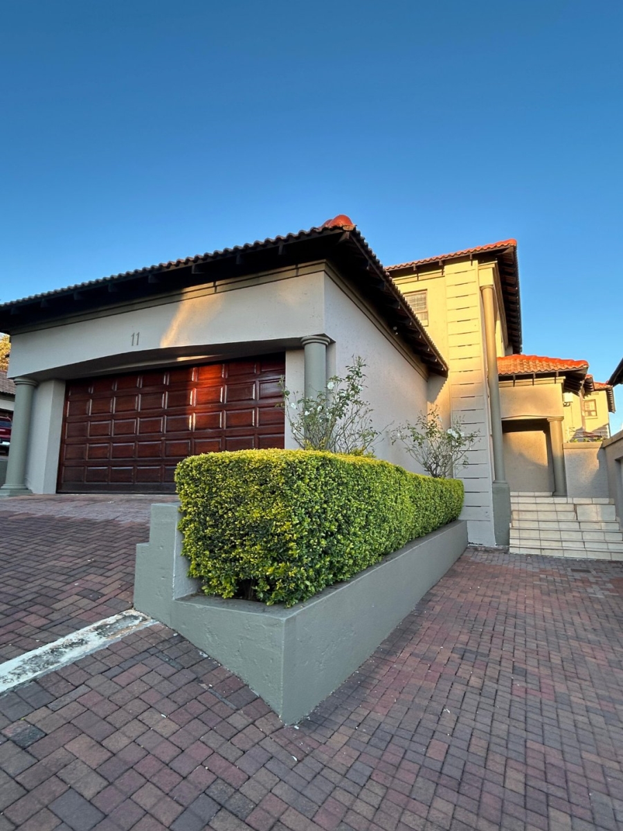 4 Bedroom Property for Sale in Faerie Glen Gauteng