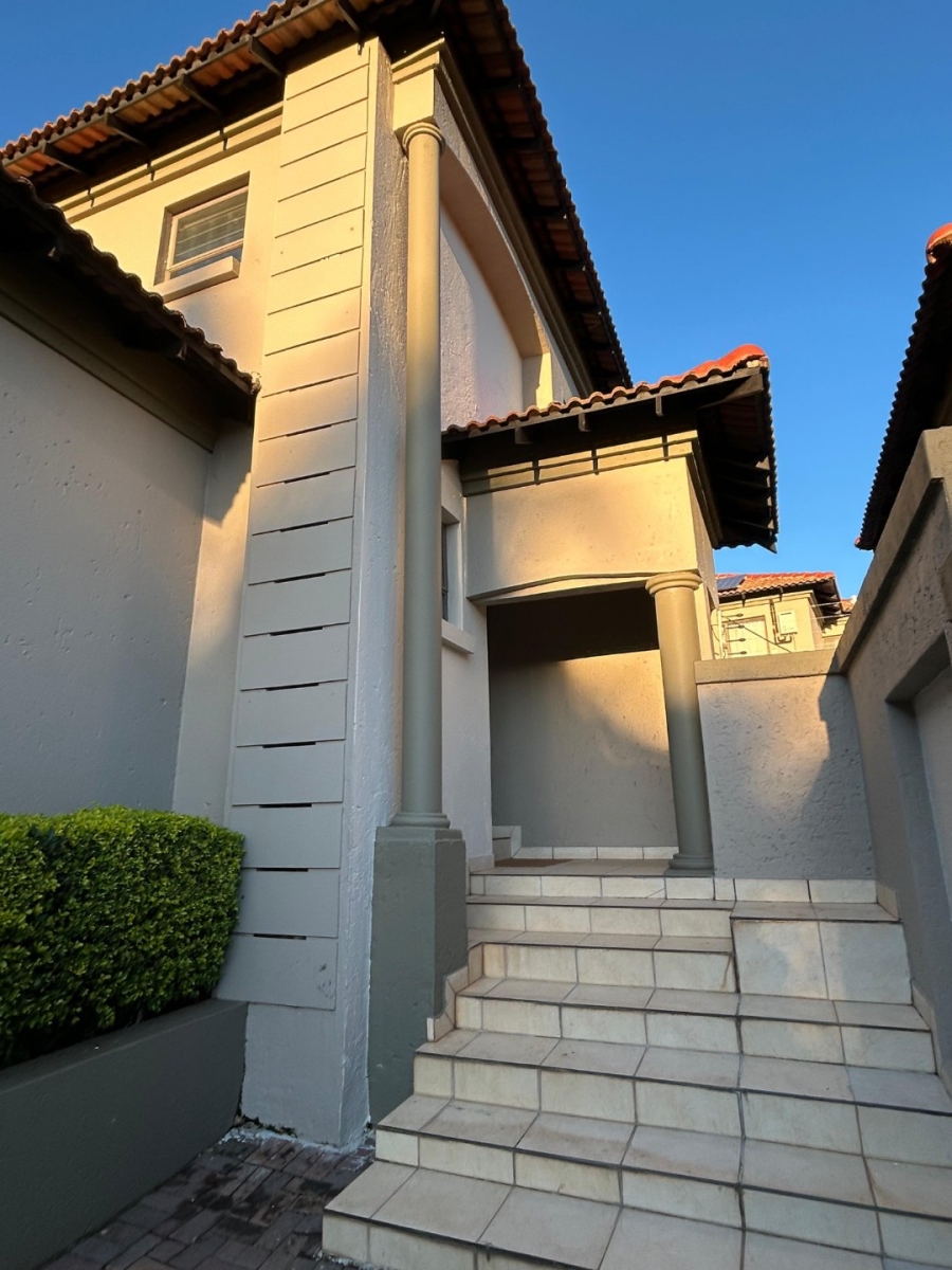 4 Bedroom Property for Sale in Faerie Glen Gauteng