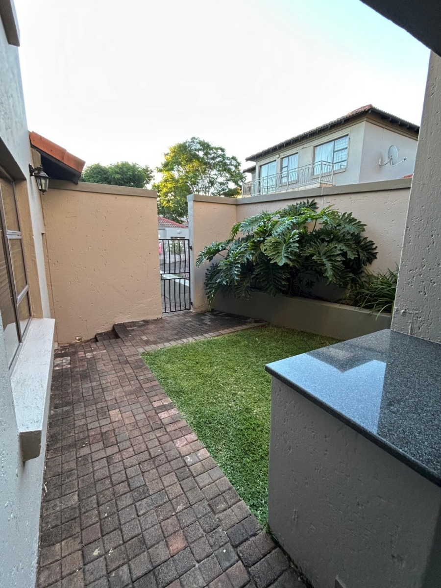 4 Bedroom Property for Sale in Faerie Glen Gauteng