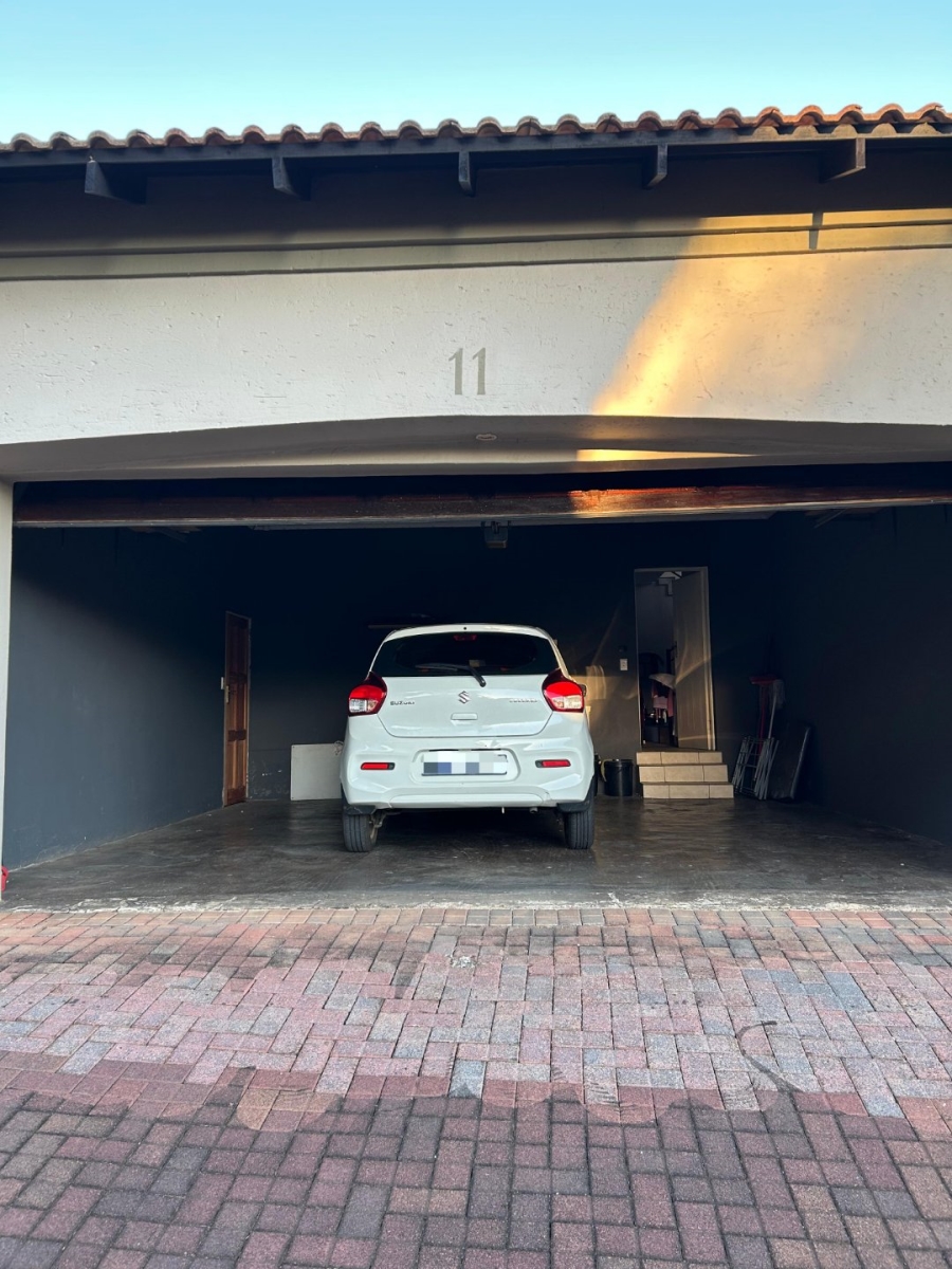 4 Bedroom Property for Sale in Faerie Glen Gauteng