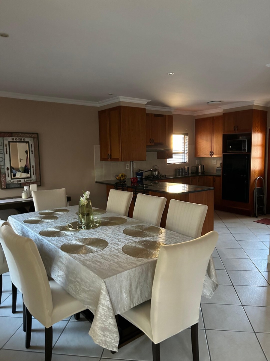 4 Bedroom Property for Sale in Faerie Glen Gauteng